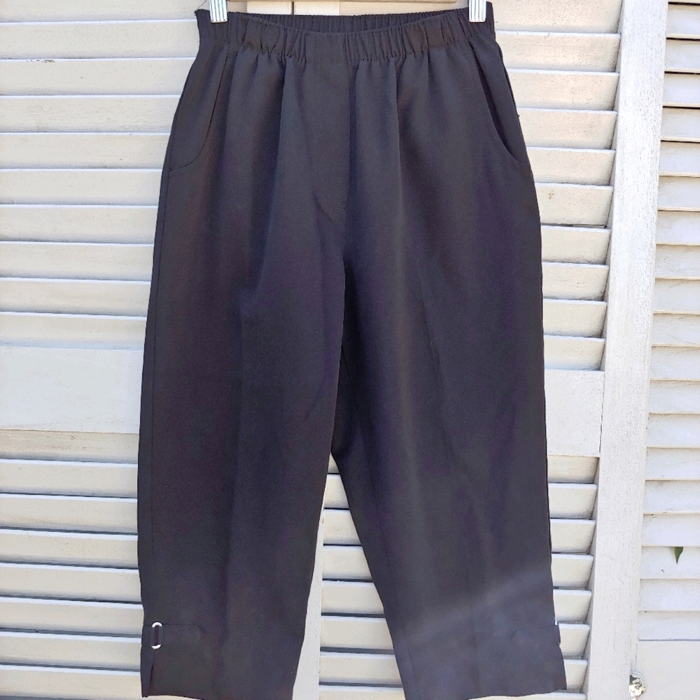 Black capris